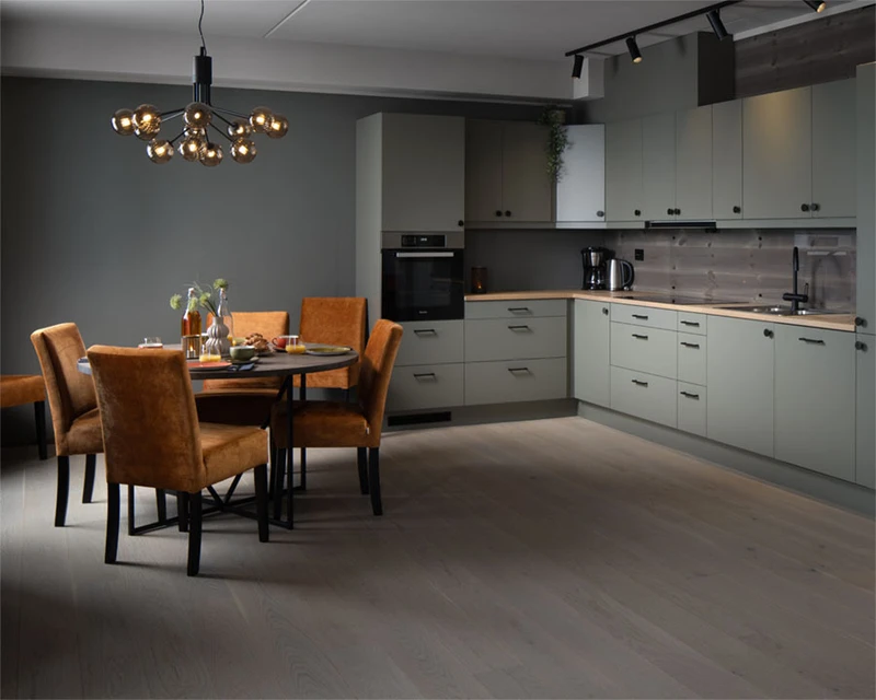 Grand Master Suite Kitchen Riddergaarden Mountain Lodge