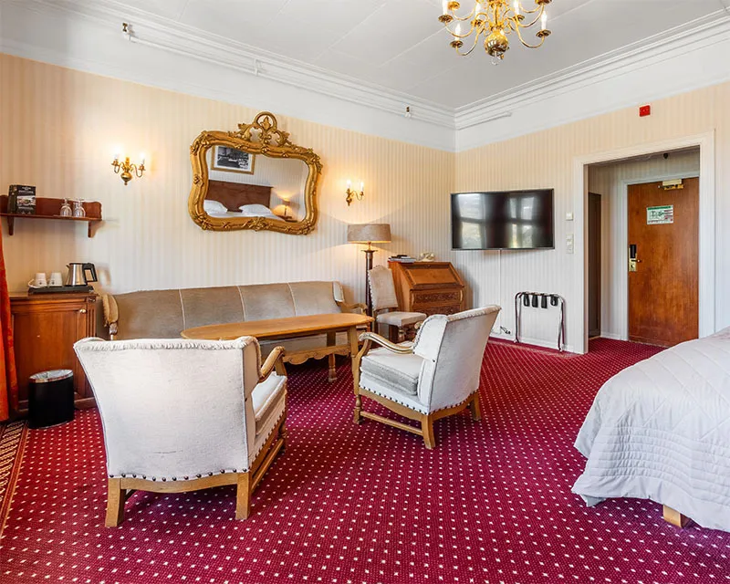 Historic Lake View Room sofa Fleischers Hotel