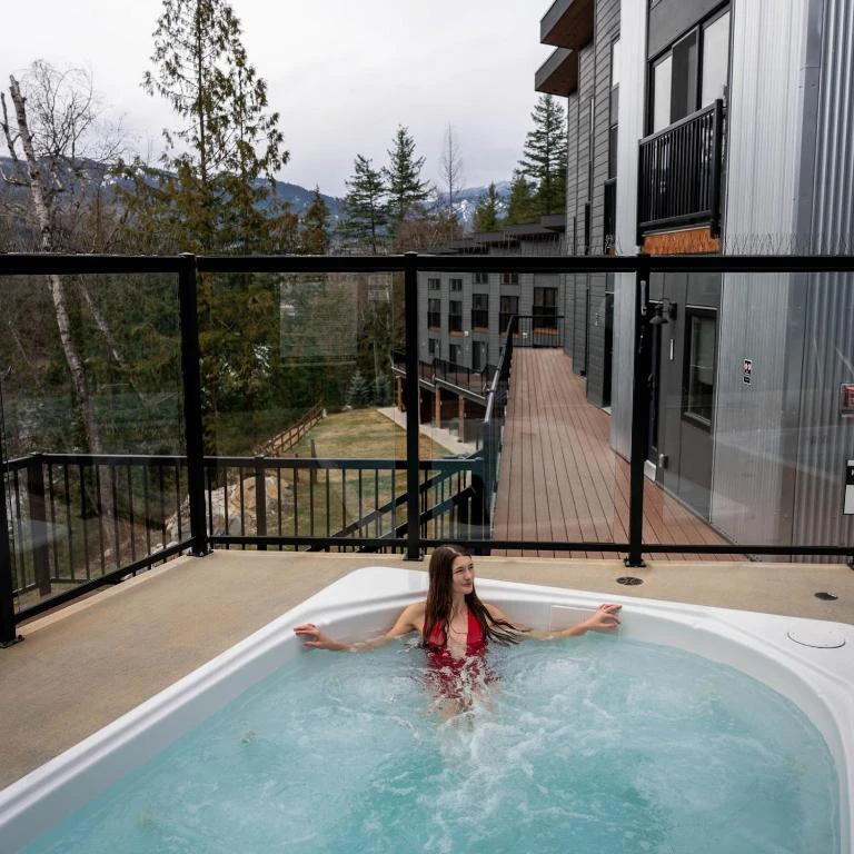 Basecamp Resorts Revelstoke Hot tub