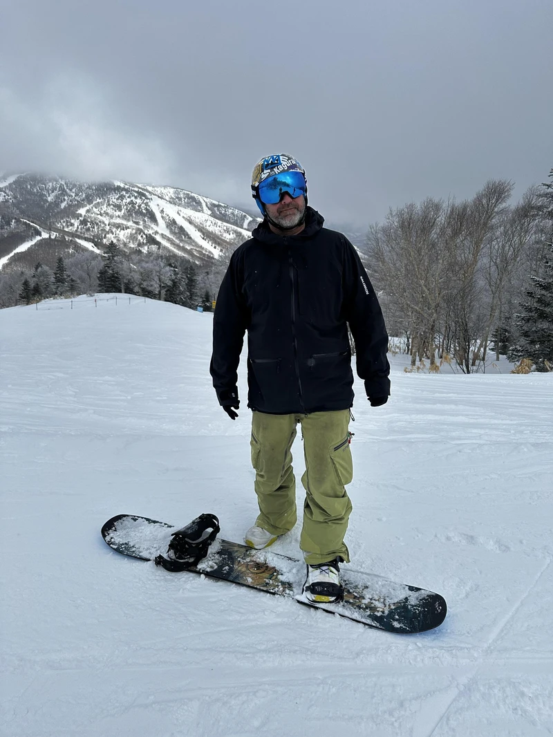 Andy Knights snowboarding in Shiga Kogen