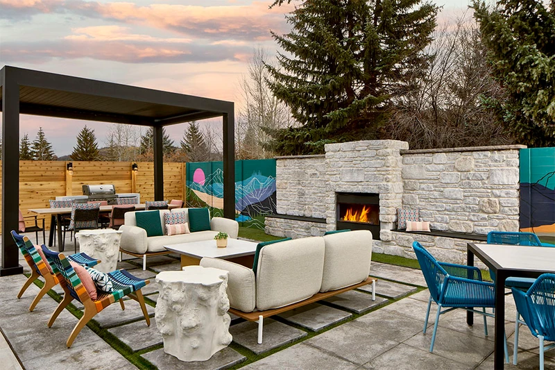 lounge chairs outside with fireplace