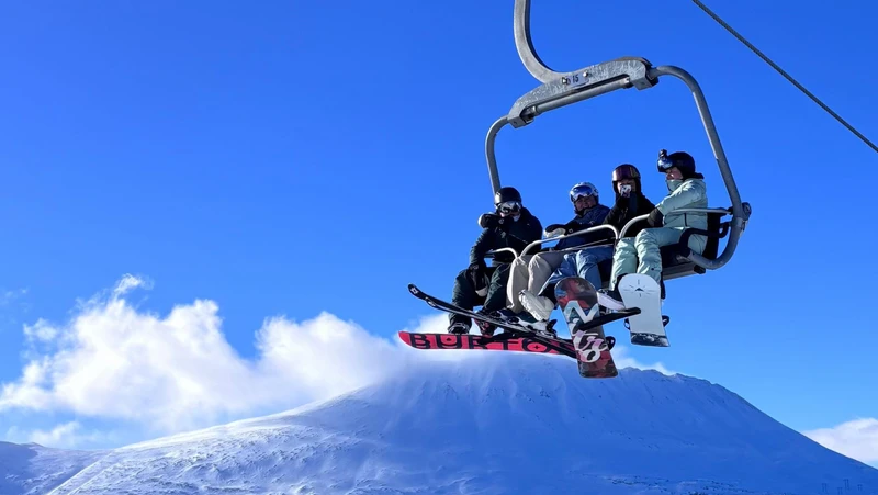 Chairlift in front of Gaustatoppen