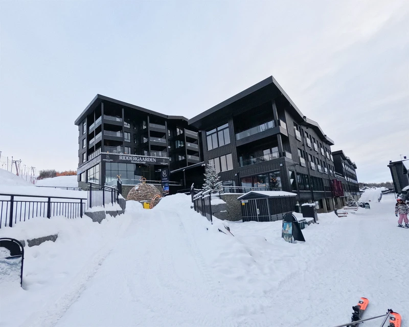 Snowy entrance to Riddergaarden Mountain Lodge by Borre Wickstrøm