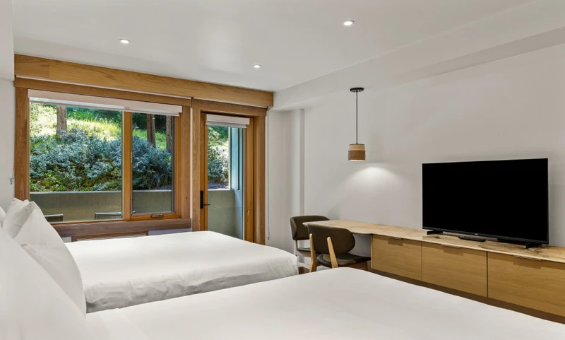 The Otter Superior Hotel Room 2 Queen Beds
