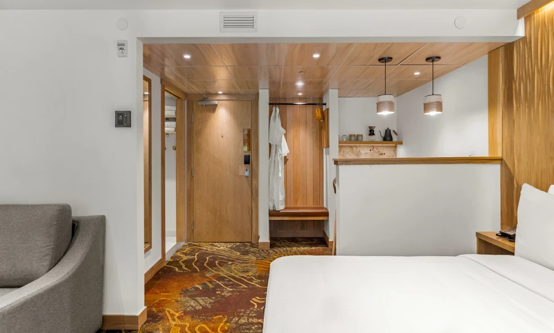 The Otter Superior Suite Kind Bed