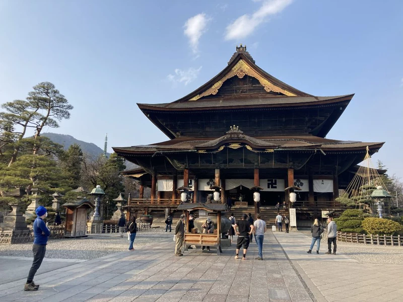 Zenkouji temple staff 2
