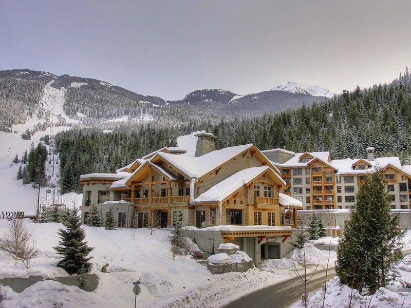 First Tracks Lodge Exterior