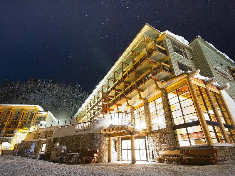 Sunshine Mountain Lodge Exterior