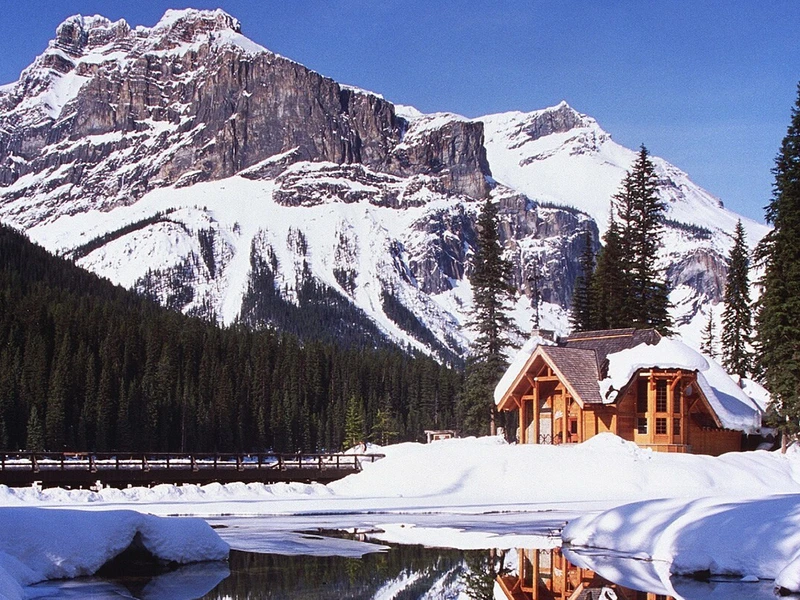 Emerald Lake Lodge Exterior