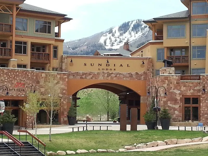 Sundial Lodge Exterior