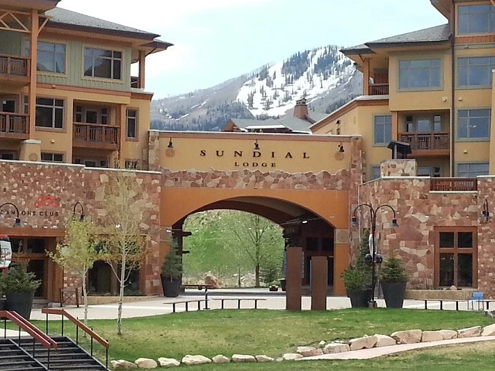 Sundial Lodge Exterior
