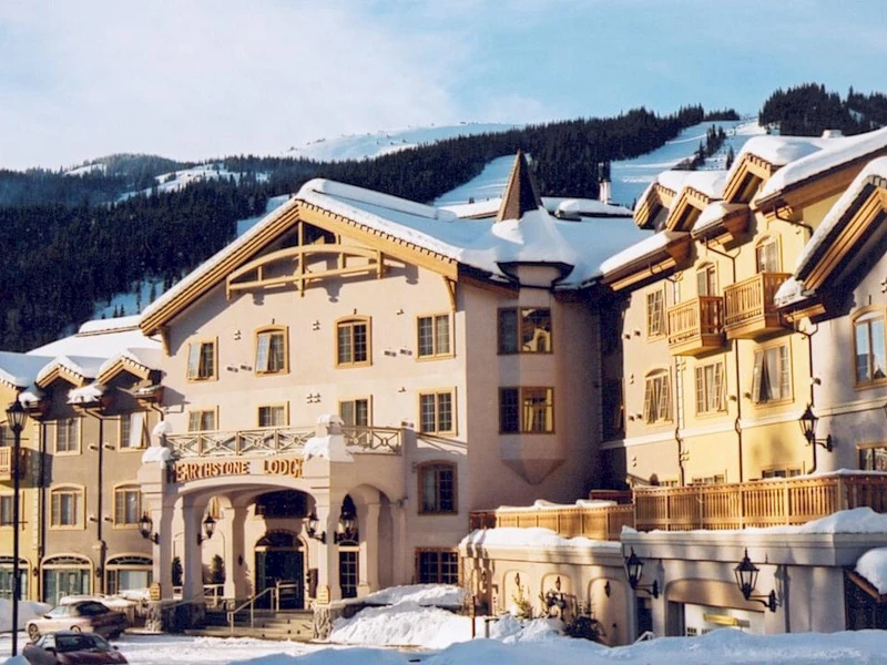 Hearthstone Lodge Exterior