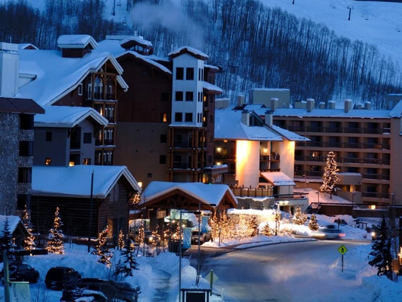 Lodge at Mountaineer Square Exterior