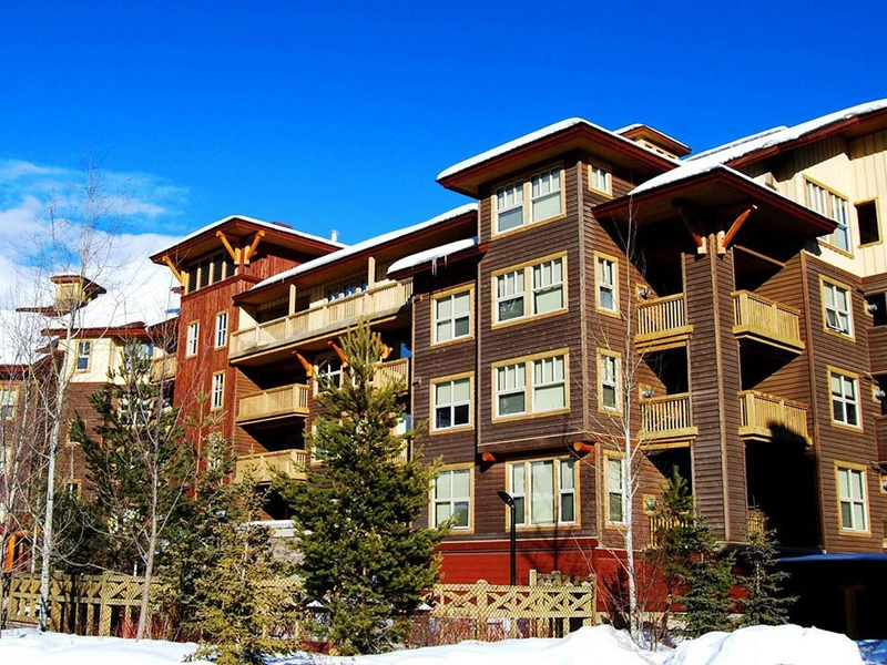 Summit Lodge Exterior