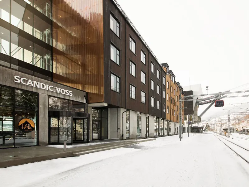 Scandic Voss - Entrance with Gondola and Station