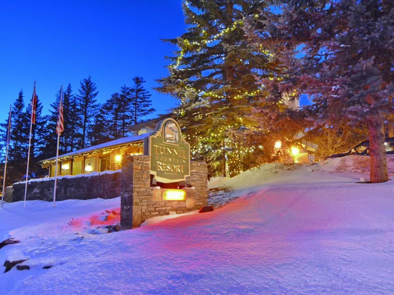Tunnel Mountain Resort - Exterior