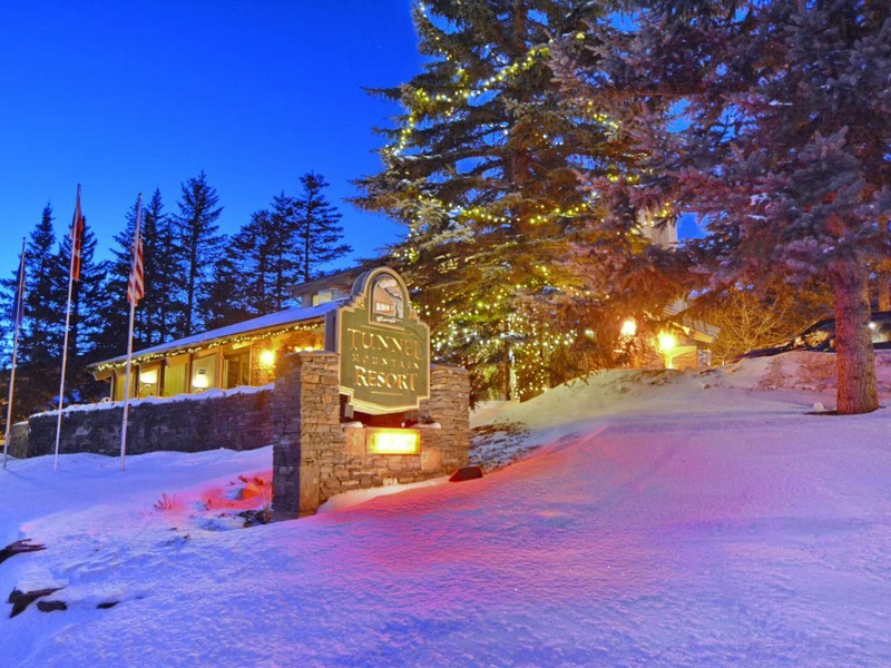 Tunnel Mountain Resort - Exterior