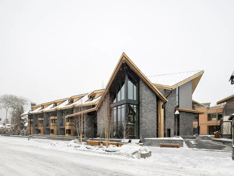 The Peaks Hotel & Suites Exterior