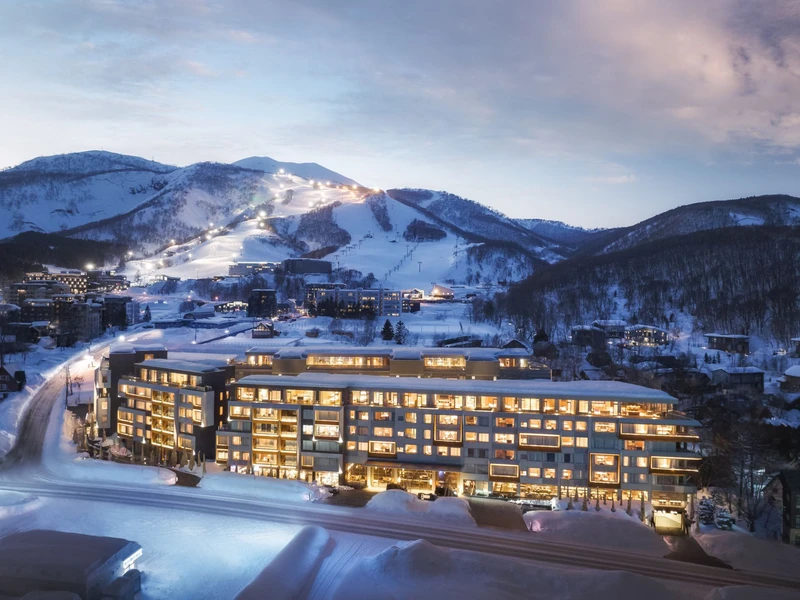 Setsu Niseko - Exterior at Night
