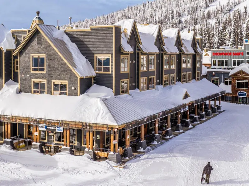 Chateau Big White - Hero - Exterior