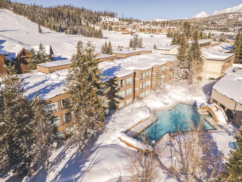 Huntley Lodge - Aerial Photo of Pool © Boyne Resorts