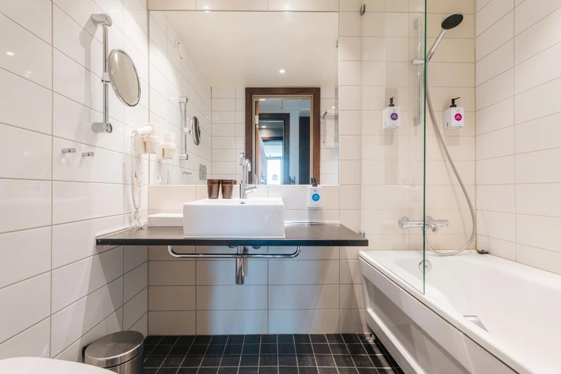 Quality Hotel Skifer - Suite - Bathroom with Bathtub