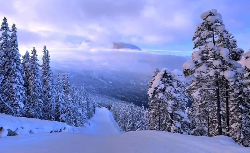 Sunset skiing in Gausta