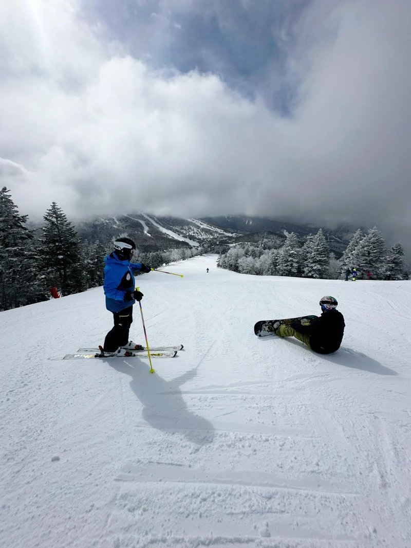 Shiga kogen staff photo andy K with guide